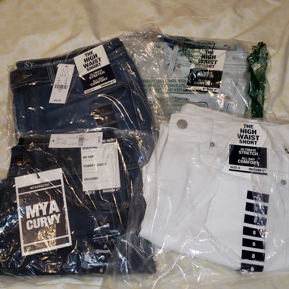 🚨🚨4 brand new women's shorts various colors 🚨